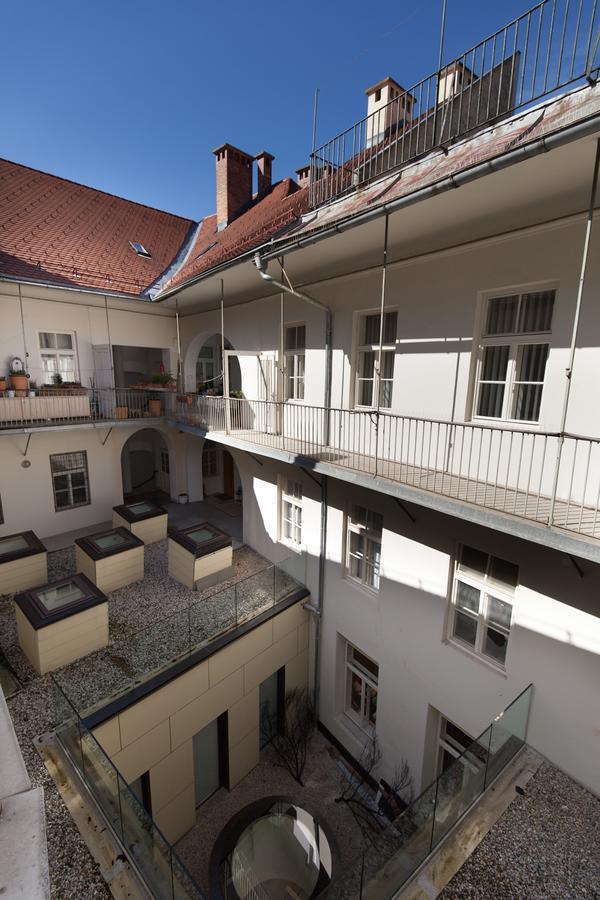 Charming Apartment Laura Tour As Ljubljana By Town Hall Dış mekan fotoğraf